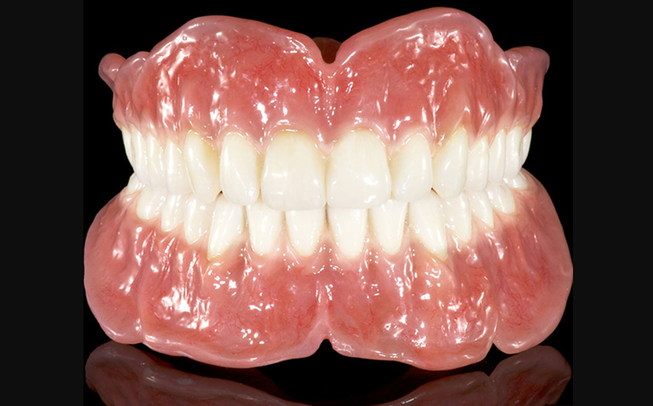 Kunststoffprothese mit Basis-Charakterisierung